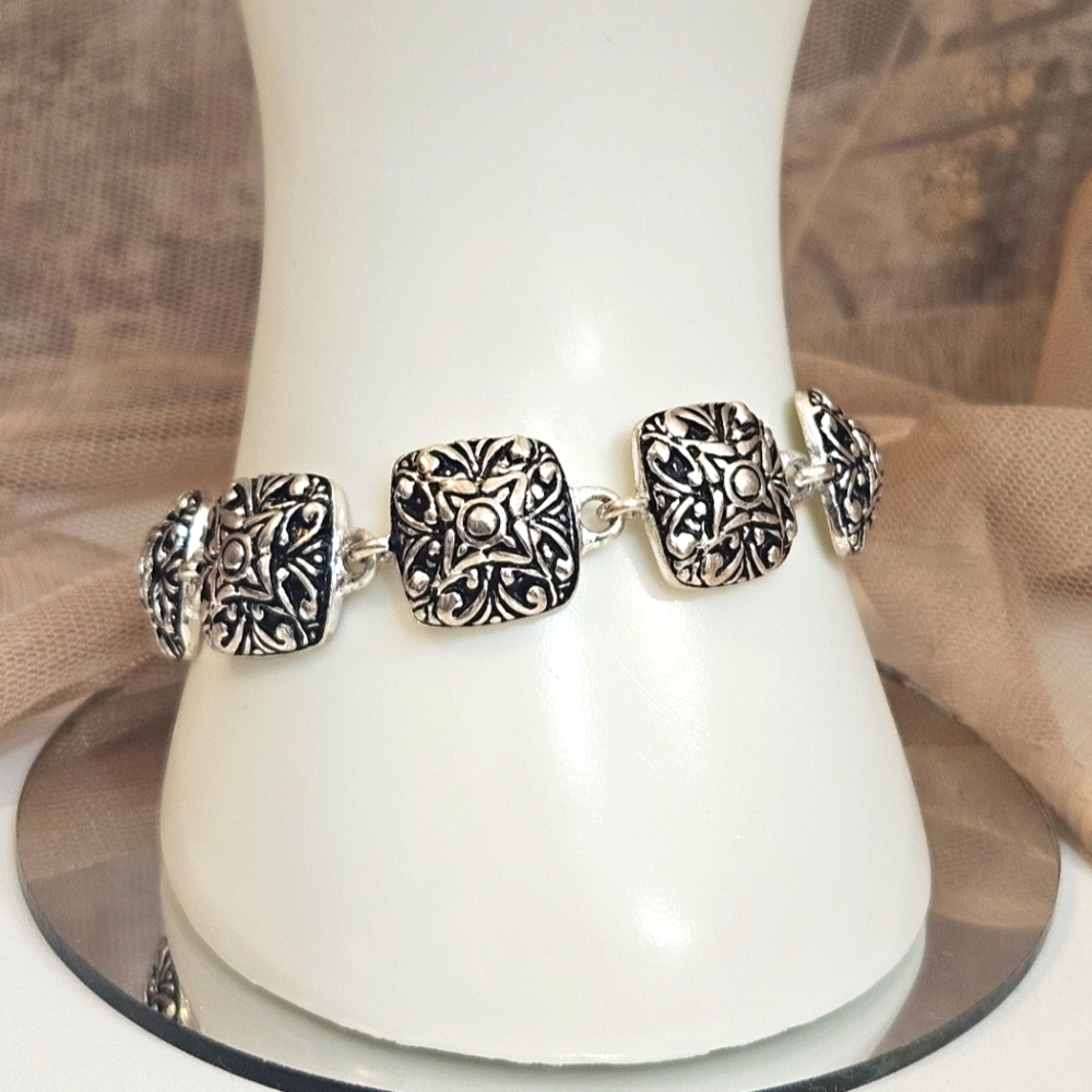Premier Designs Bailey Silver Plated Retired Bracelet